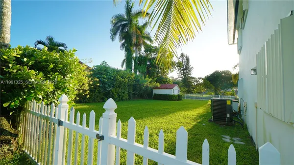 $5,200 | 9220 Southwest 103rd Avenue, Miami, FL 33176