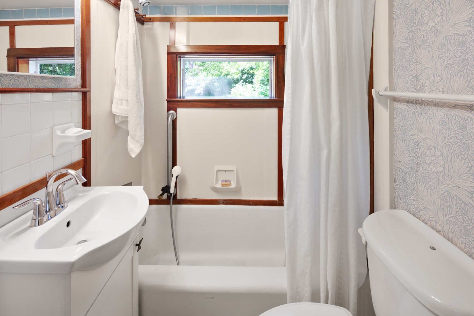 8 Rumpus Ridge Road Chilmark, MA 02535 - Photo 13 of 27