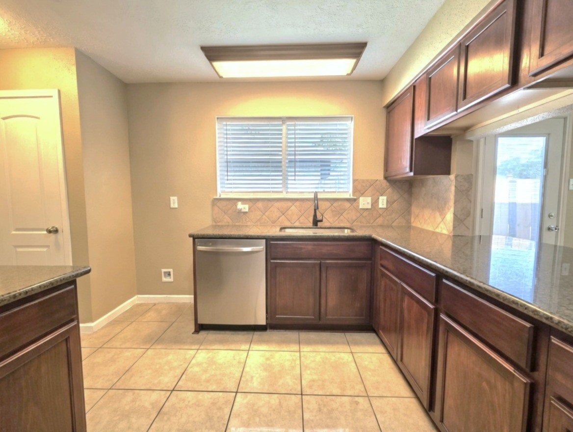 6510 Lynngate Drive Spring, TX 77373 - Photo 3 of 18