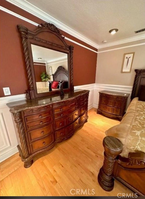 48 Jeanette Way Watsonville, CA 95076 - Photo 11 of 14 a living room with furniture