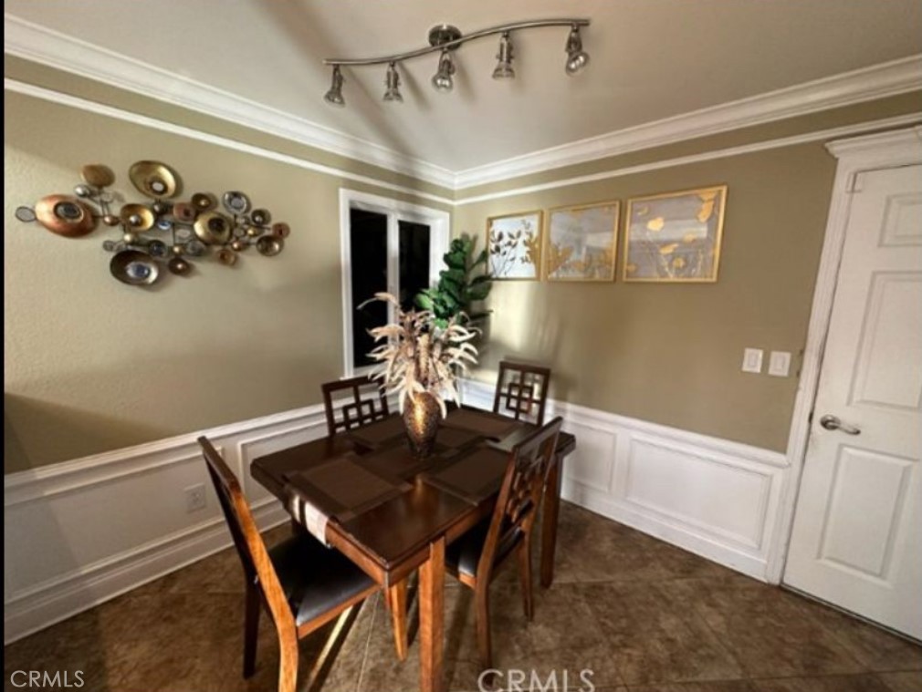 48 Jeanette Way Watsonville, CA 95076 - Photo 4 of 14 a dining room with furniture and window