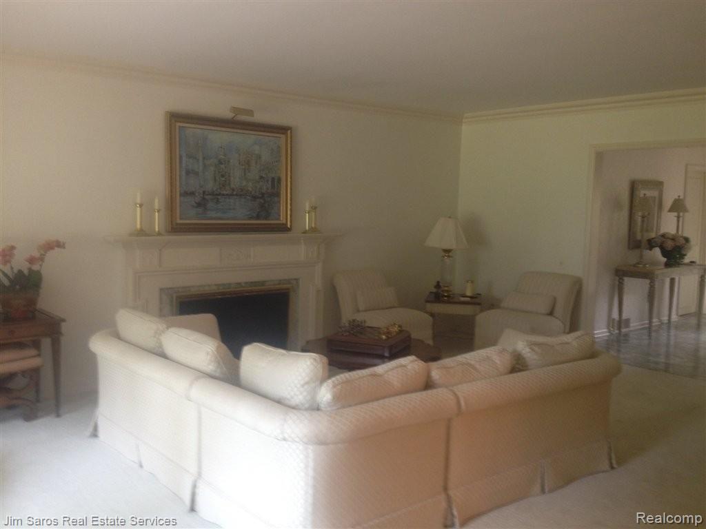 560 Shelden Road Grosse Pointe, MI 48236 - Photo 5 of 24 IMG_2128.JPG
