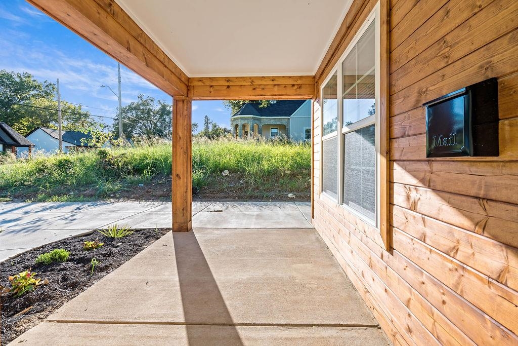 372 Edith Avenue Memphis, TN 38126 - Photo 4 of 23 View of covered porch
