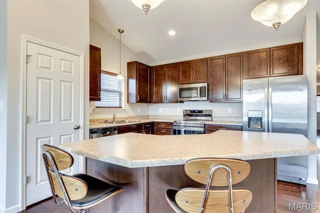 $3,000 | 925 Meramec Grove Drive, Ballwin, MO 63021