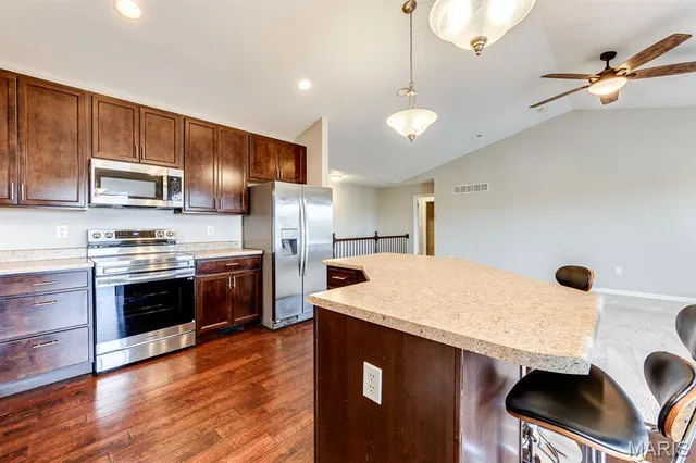 $3,000 | 925 Meramec Grove Drive, Ballwin, MO 63021