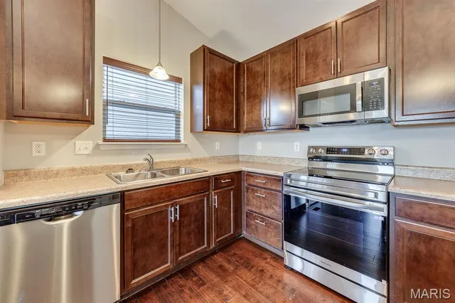 $3,000 | 925 Meramec Grove Drive, Ballwin, MO 63021