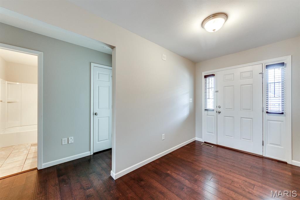 925 Meramec Grove Drive Ballwin, MO 63021 - Photo 3 of 50