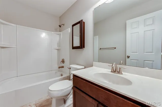 $3,000 | 925 Meramec Grove Drive, Ballwin, MO 63021