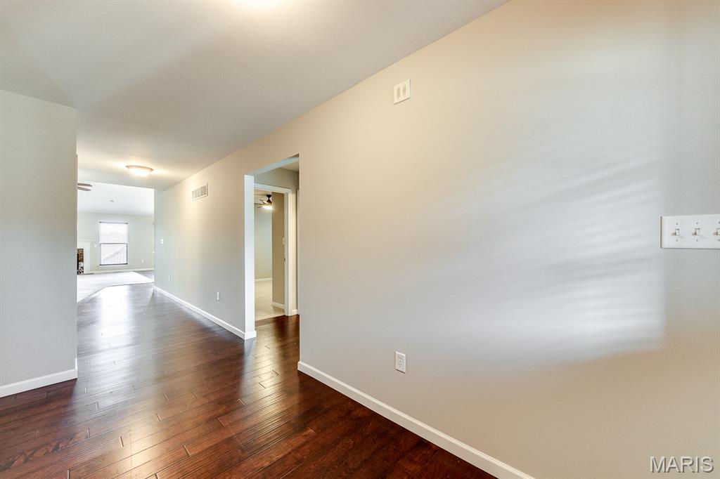 925 Meramec Grove Drive Ballwin, MO 63021 - Photo 4 of 50