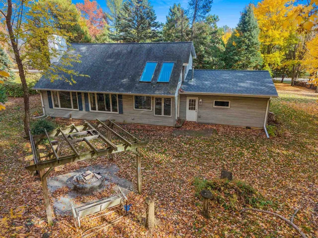 $349,900 | 3683 Austrian Lane, Suamico, WI 54313
