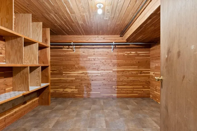 $349,900 | 3683 Austrian Lane, Suamico, WI 54313