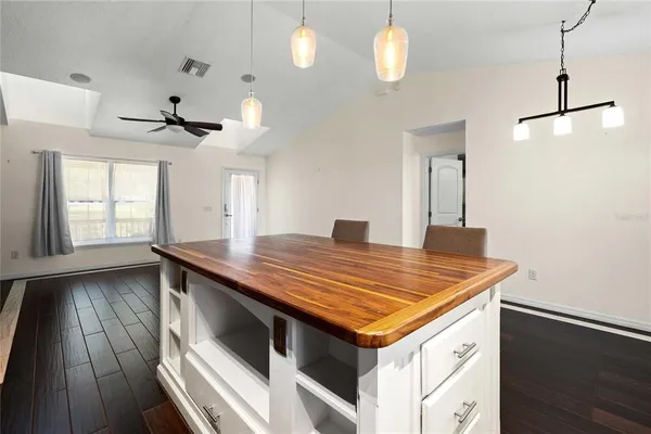 $690,000 | 7037 County Road 625, Bushnell, FL 33513
