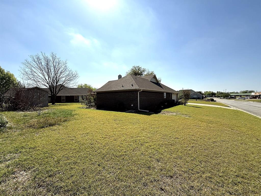 1001 Hunters Court Sanger, TX 76266 - Photo 4 of 19