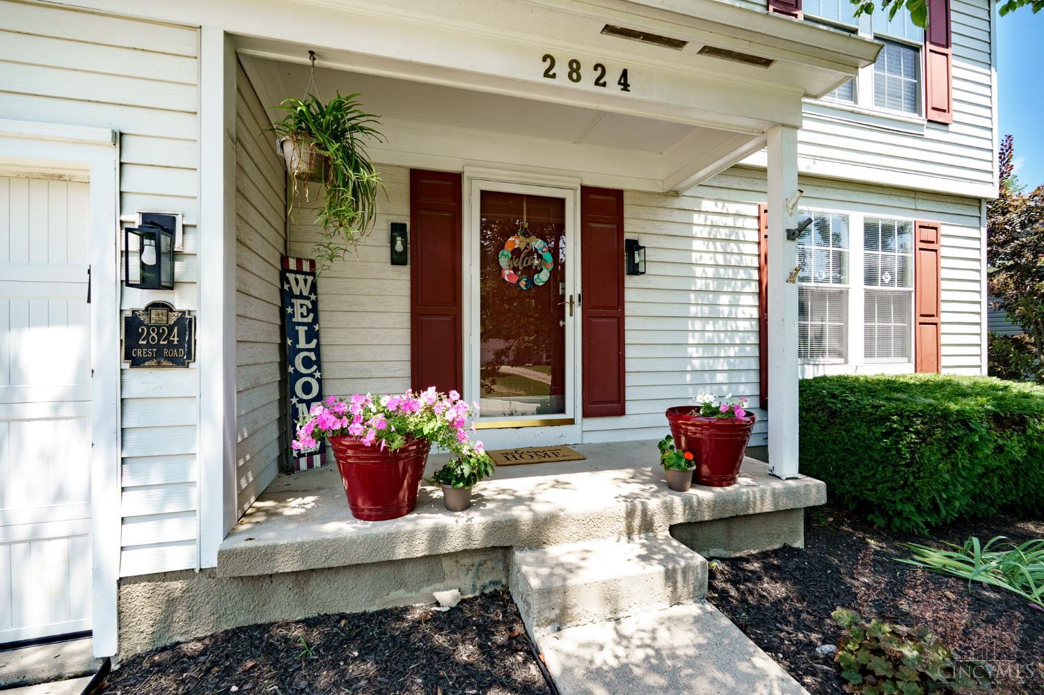 2824 Crest Road Cincinnati, OH 45251 - Photo 3 of 39