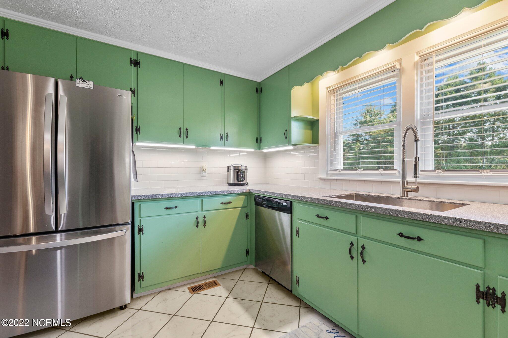 678 East Washington Street Extension Rockingham, NC 28379 - Photo 11 of 30 Kitchen