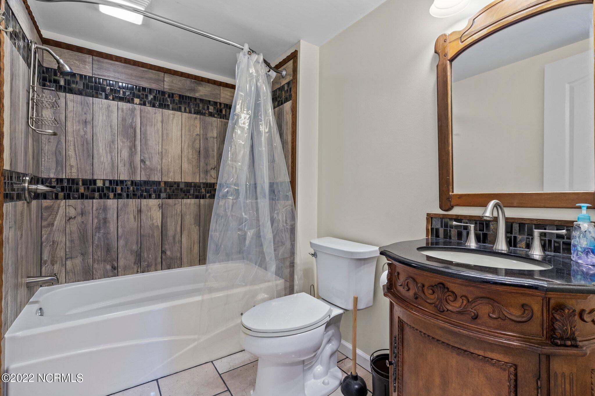 678 East Washington Street Extension Rockingham, NC 28379 - Photo 19 of 30 Bathroom 2