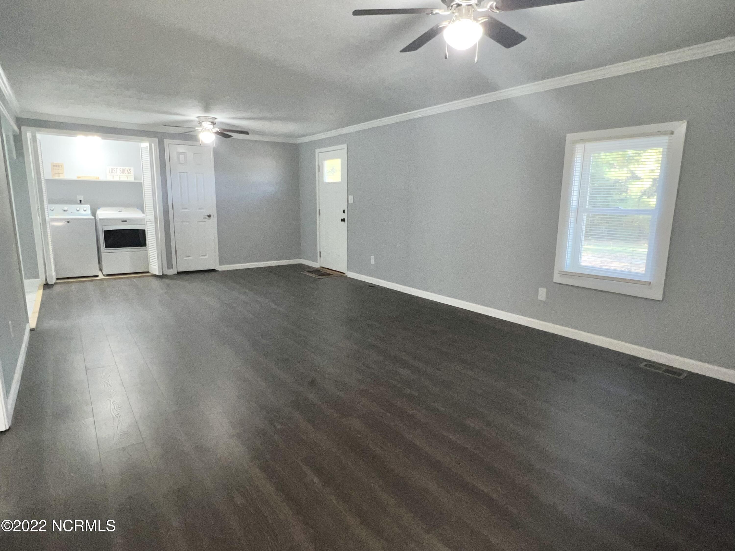 678 East Washington Street Extension Rockingham, NC 28379 - Photo 4 of 30 Living room