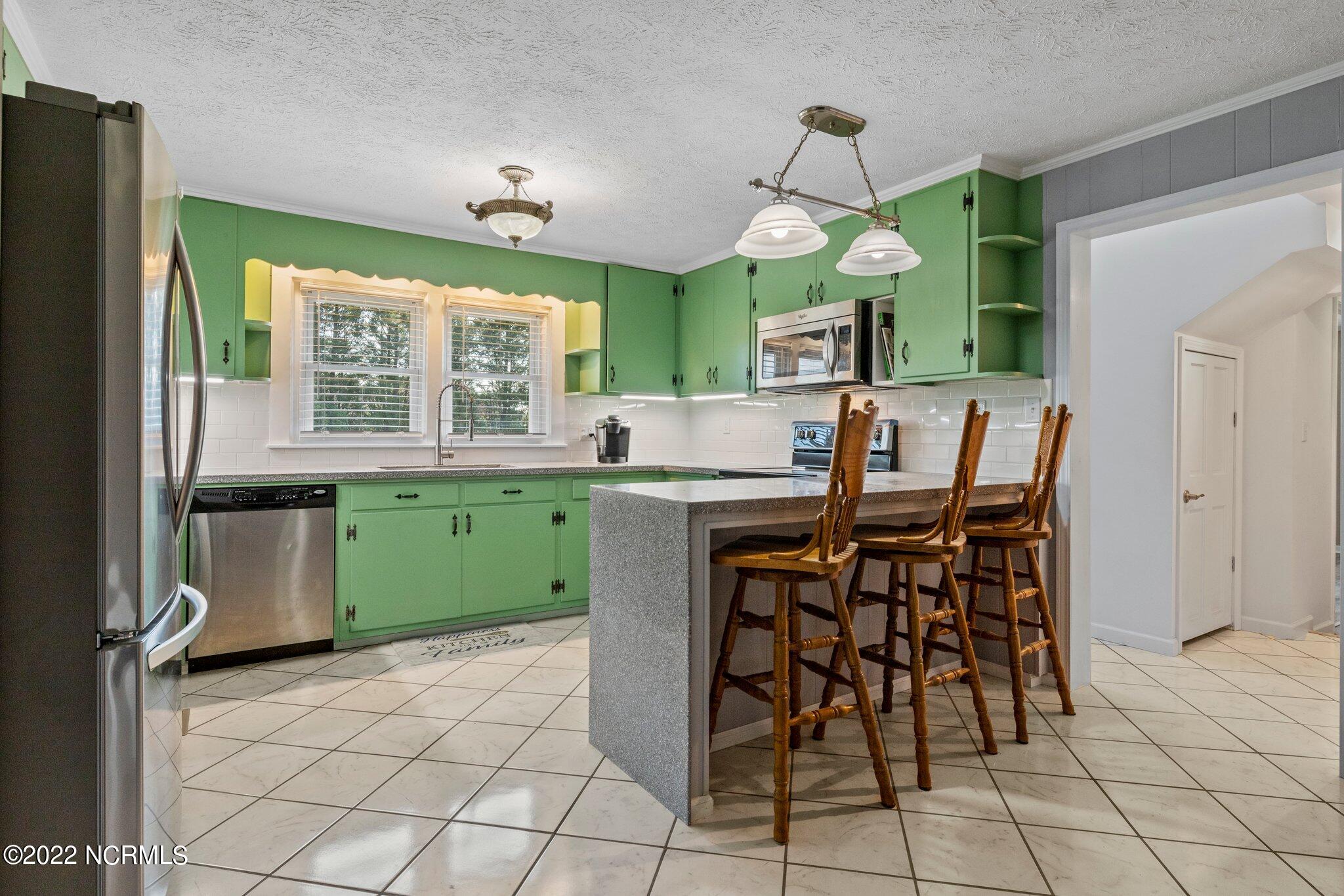 678 East Washington Street Extension Rockingham, NC 28379 - Photo 7 of 30 Kitchen
