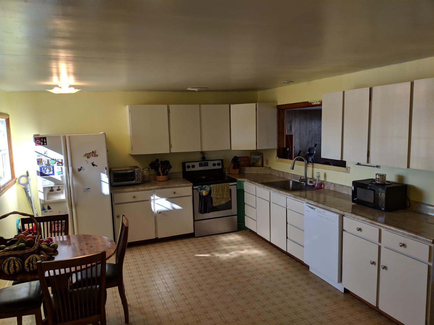 1154 Gibbon Road Central Point, OR 97502 - Photo 5 of 13 a kitchen with granite countertop lots of counter top space and stainless steel appliances