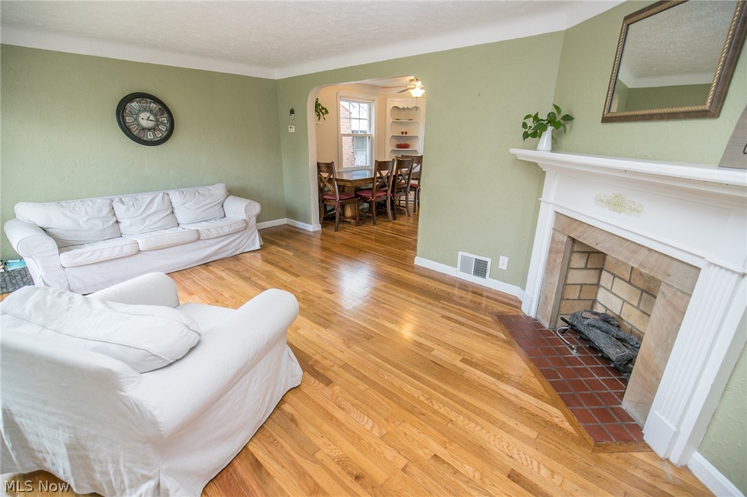 1544 Lander Road Cleveland, OH 44124 - Photo 8 of 35