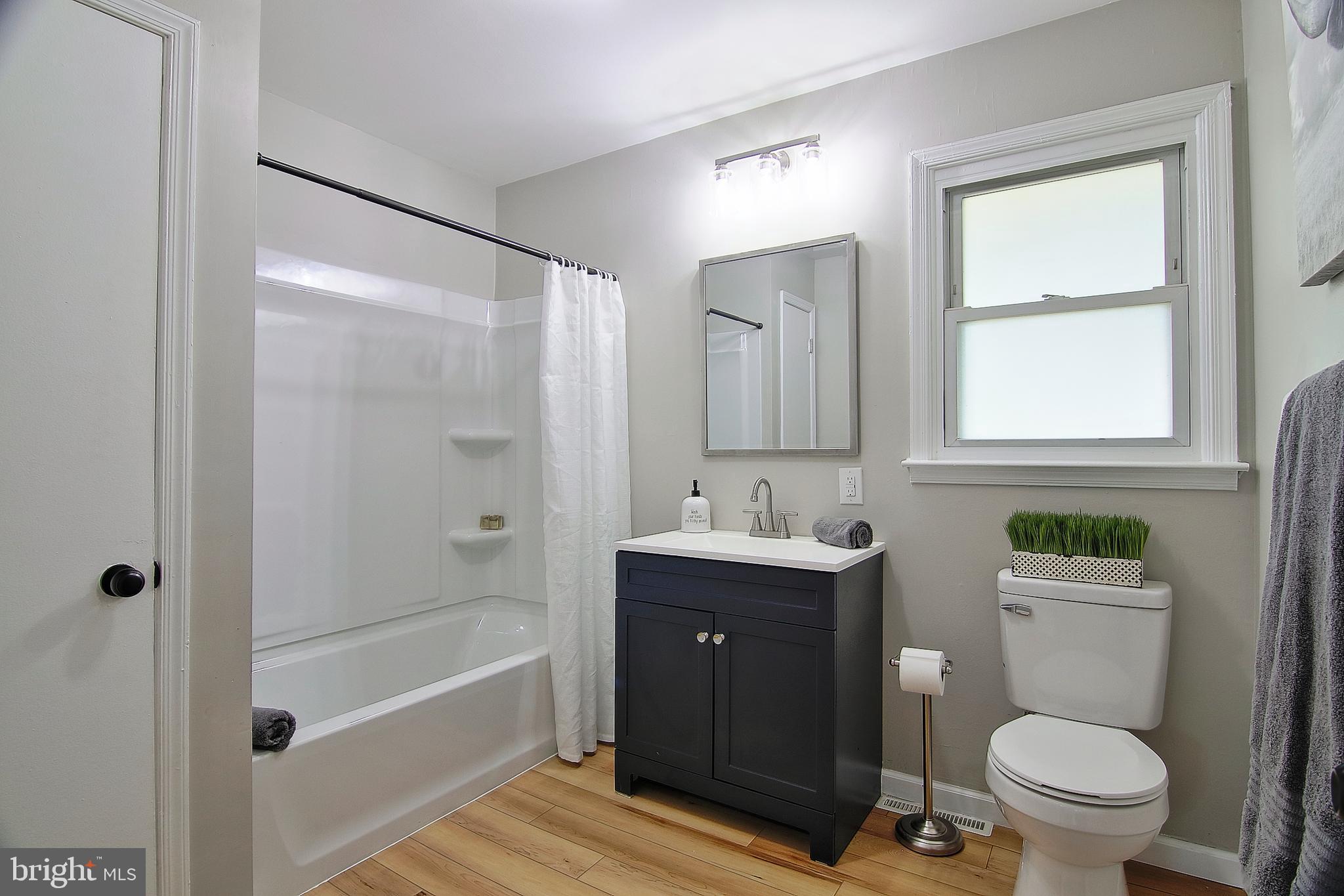 1291 Shelbourne Road Reading, PA 19606 - Photo 13 of 33 Bathroom
