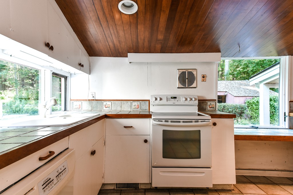 83 Nason Hill Road Sherborn, MA 01770 - Photo 4 of 24 Gallery Image 4