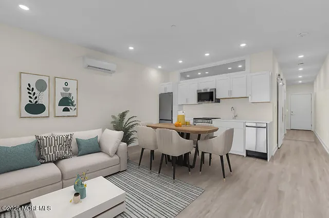 $2,100 | 19 Carr Avenue, Unit 215, Keansburg, NJ 07734