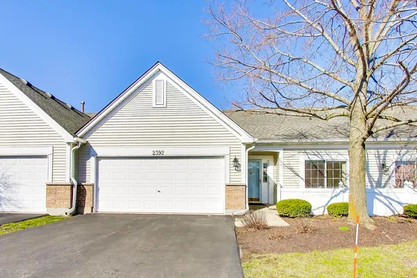 $400,000 | 2392 Carillon Drive, Grayslake, IL 60030