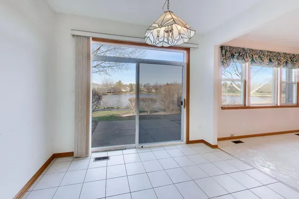 $400,000 | 2392 Carillon Drive, Grayslake, IL 60030