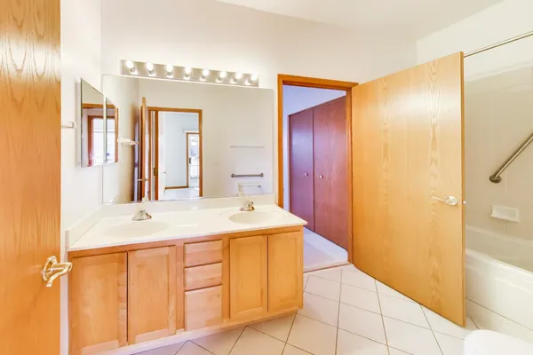 $400,000 | 2392 Carillon Drive, Grayslake, IL 60030