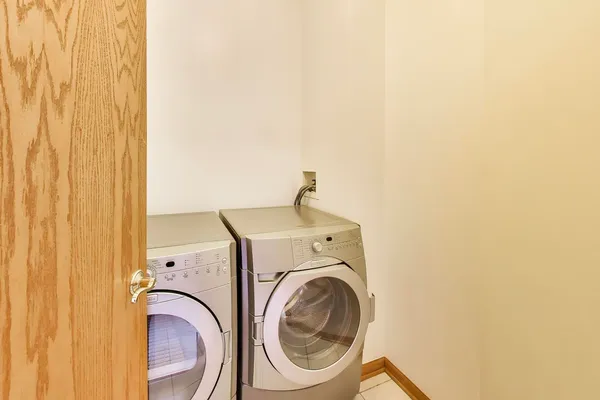 $400,000 | 2392 Carillon Drive, Grayslake, IL 60030