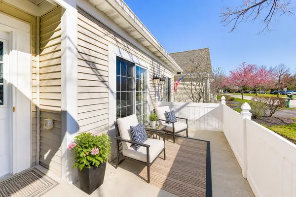 $399,000 | 2392 Carillon Drive, Grayslake, IL 60030