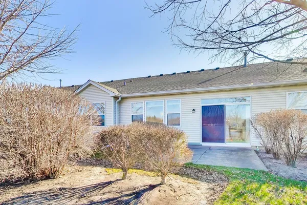 $400,000 | 2392 Carillon Drive, Grayslake, IL 60030