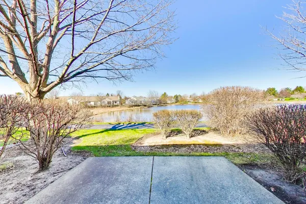 $400,000 | 2392 Carillon Drive, Grayslake, IL 60030