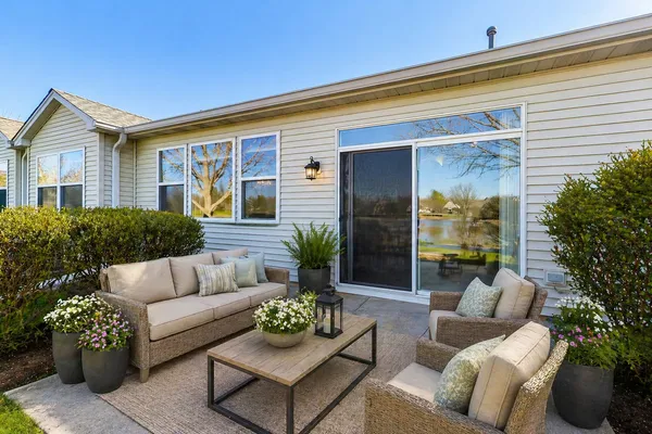 $399,000 | 2392 Carillon Drive, Grayslake, IL 60030