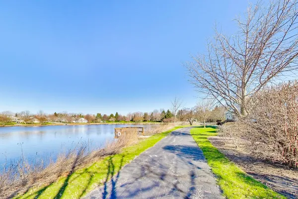 $399,000 | 2392 Carillon Drive, Grayslake, IL 60030