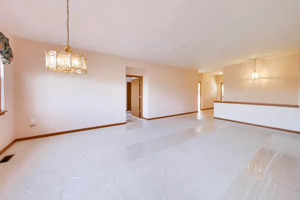 $400,000 | 2392 Carillon Drive, Grayslake, IL 60030