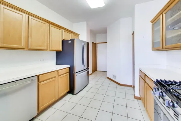 $400,000 | 2392 Carillon Drive, Grayslake, IL 60030