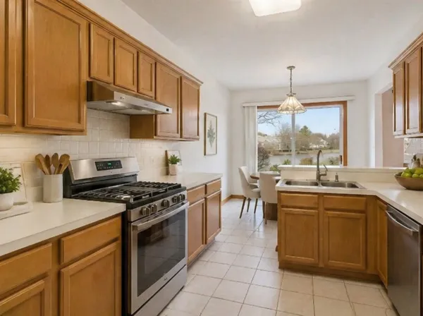 $399,000 | 2392 Carillon Drive, Grayslake, IL 60030