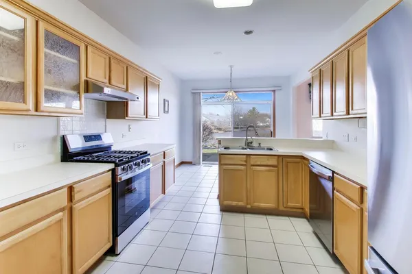 $399,000 | 2392 Carillon Drive, Grayslake, IL 60030