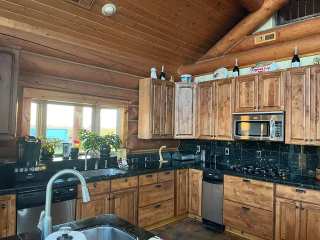 a view of house with garden