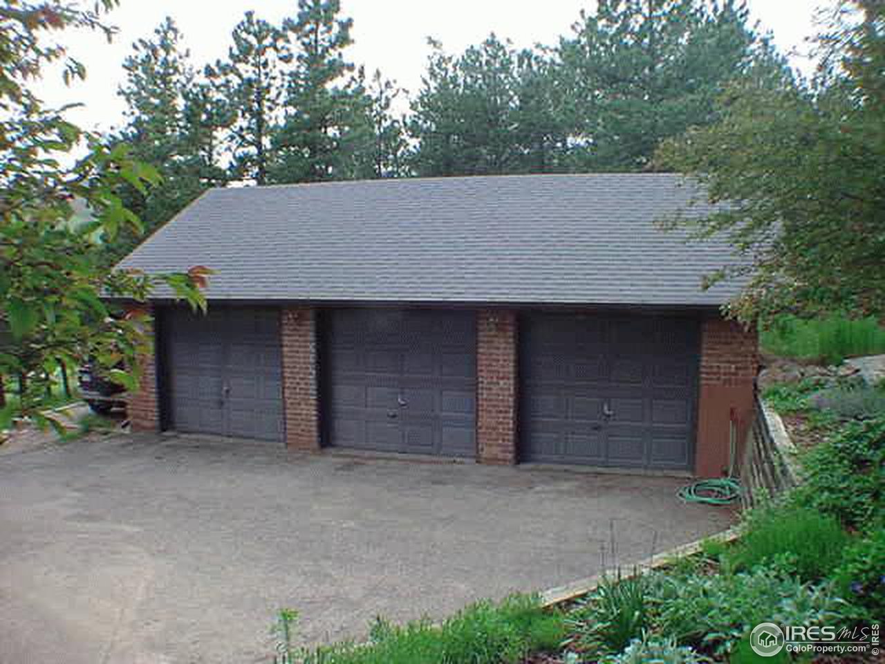 303 Mountain Meadows Road Boulder, CO 80302 - Photo 3 of 4 front view of a house