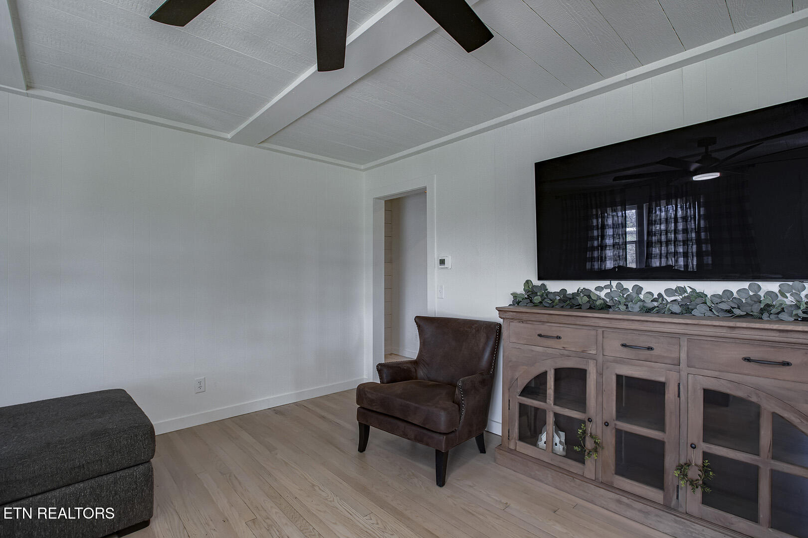 17716 Highway 58 Decatur, TN 37322 - Photo 22 of 35 22_StateHwy58N_17716_BRHallEntry