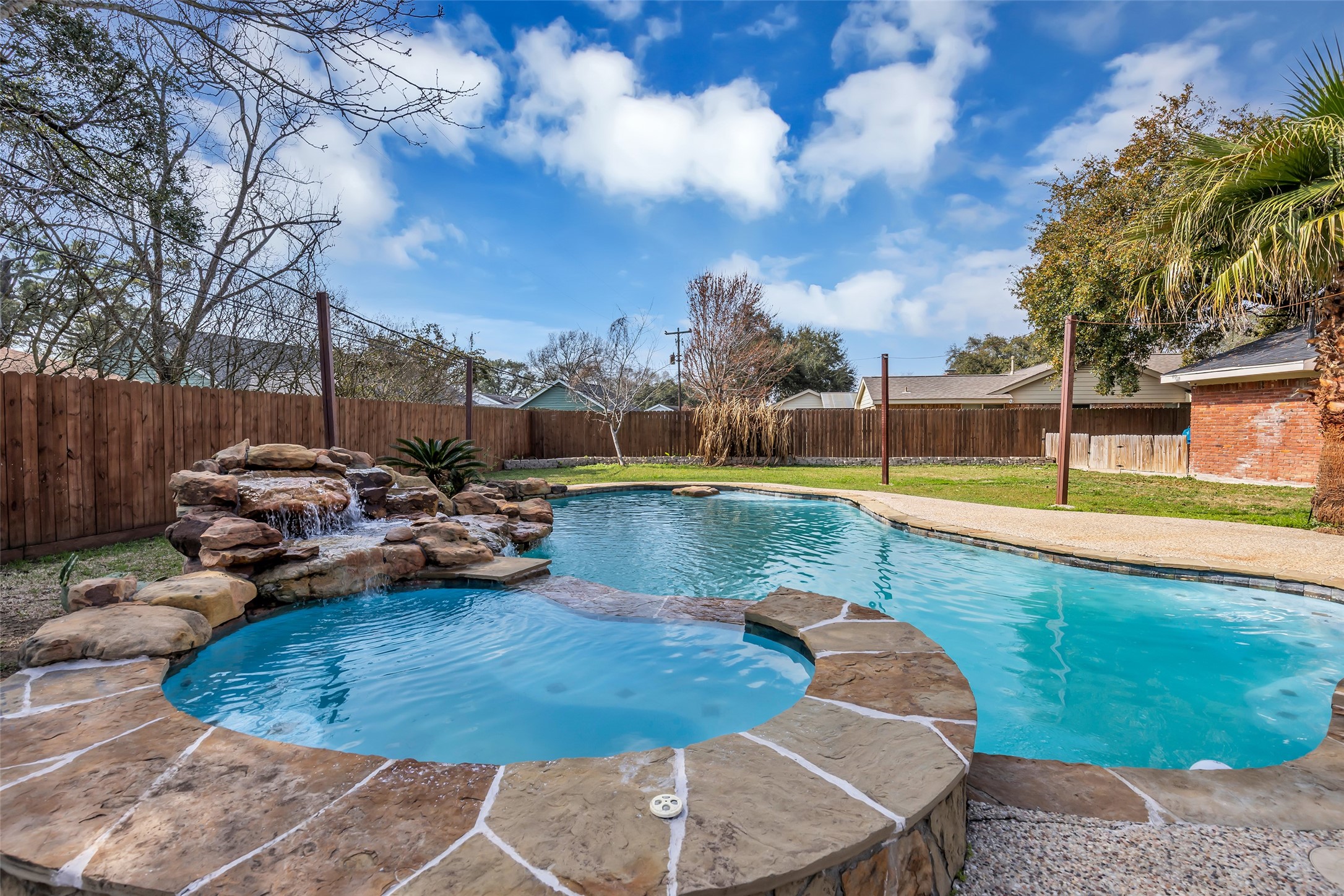 5007 Inverness Drive Baytown, TX 77521 - Photo 6 of 30