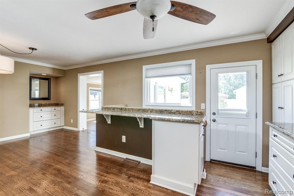 1389 North Pine Street Rochester Hills, MI 48307 - Photo 8 of 28