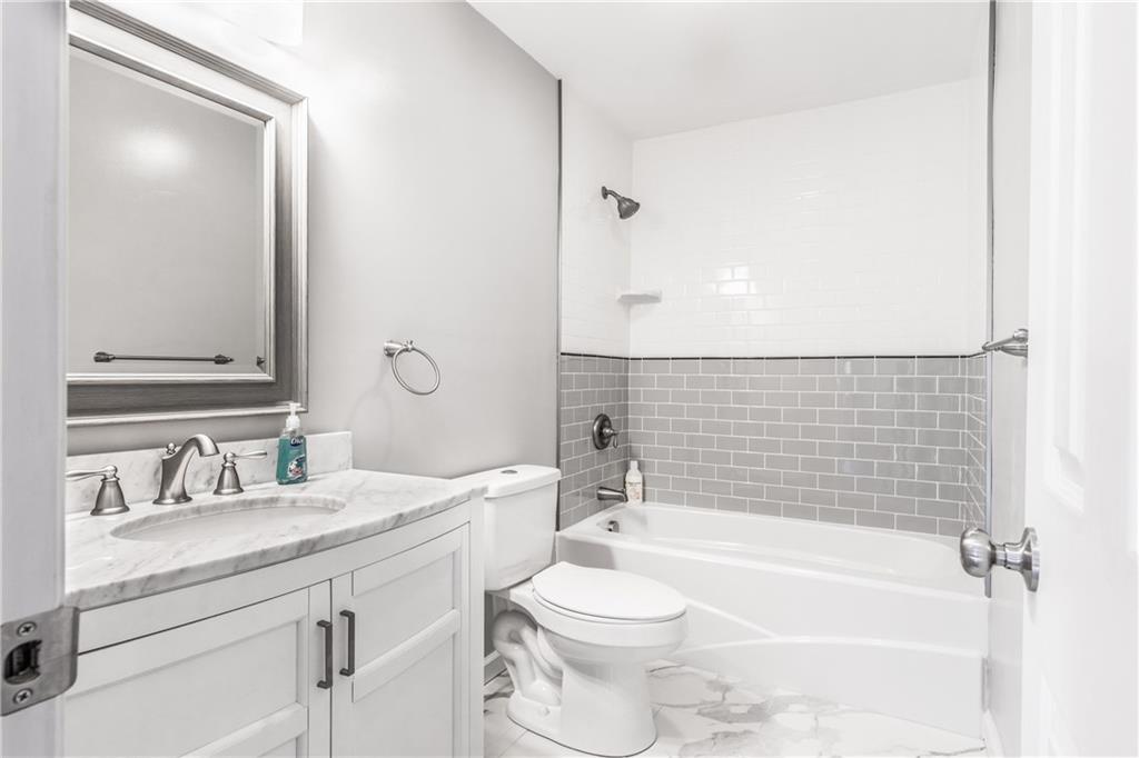 2341 West Hardies Road Gibsonia, PA 15044 - Photo 17 of 22 Hall Bath off Bedrooms.