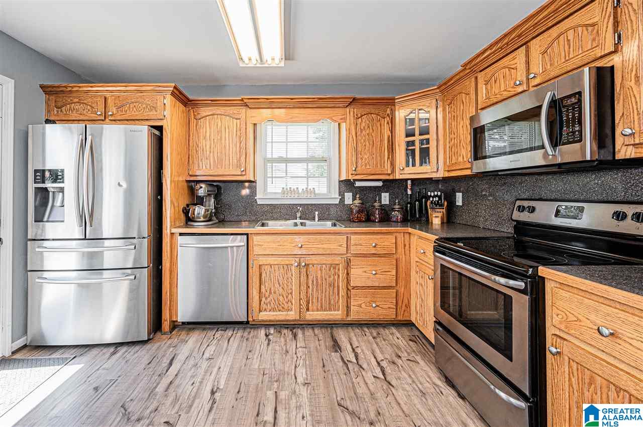 814 South Hillcrest Road Odenville, AL 35120 - Photo 12 of 38