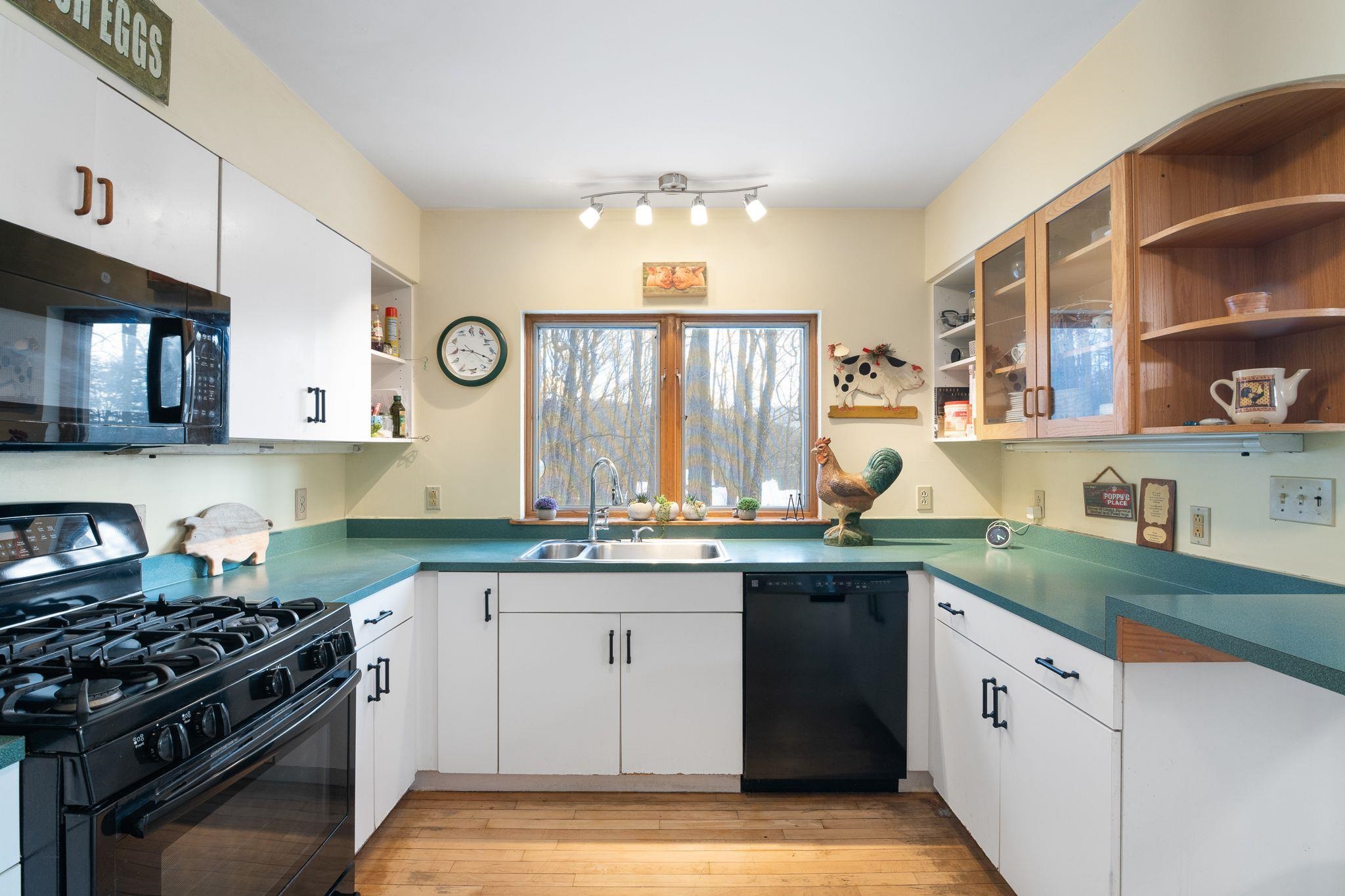 87 Orchard Street, Unit 87 Brattleboro, VT 05301 - Photo 2 of 27