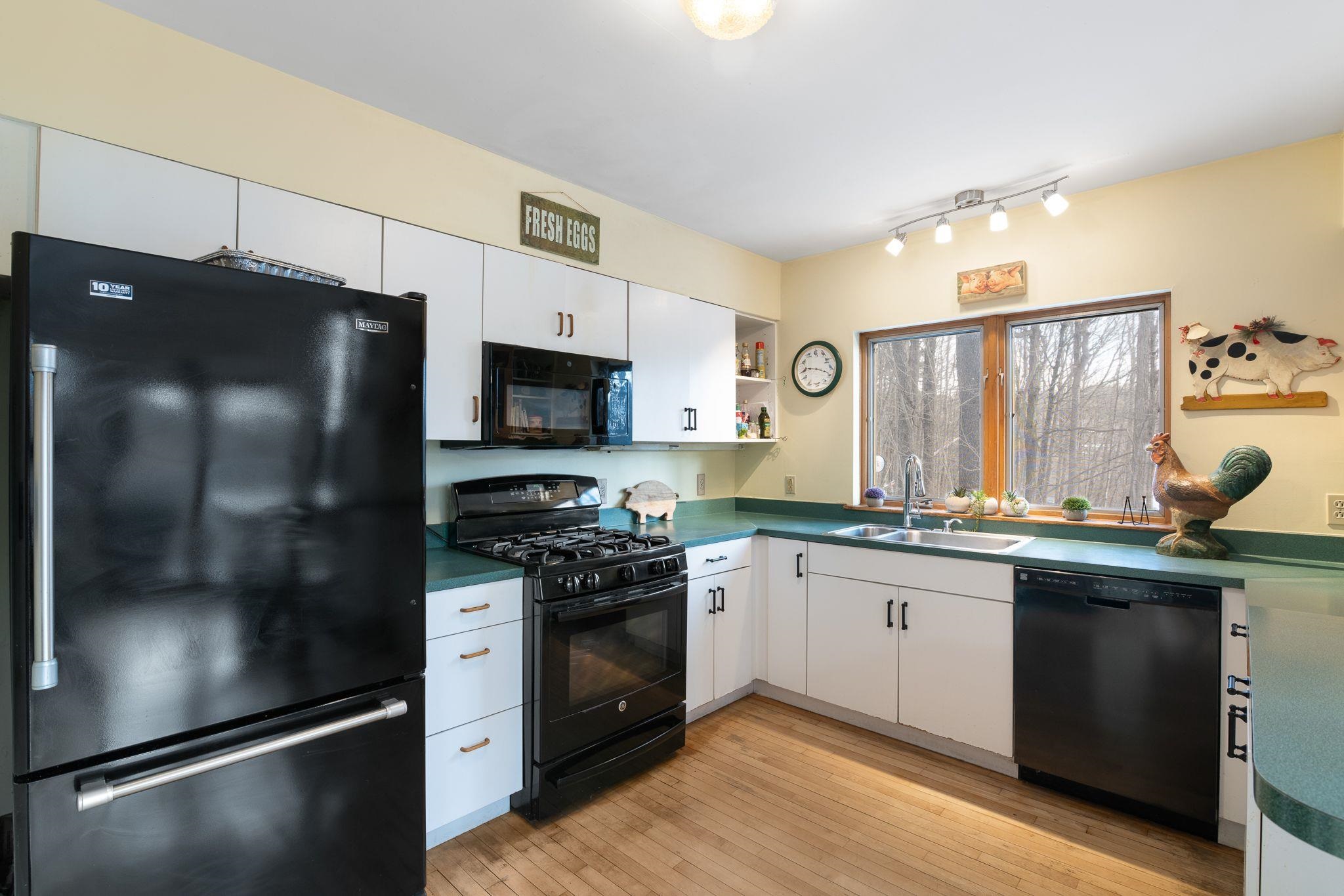 87 Orchard Street, Unit 87 Brattleboro, VT 05301 - Photo 3 of 27