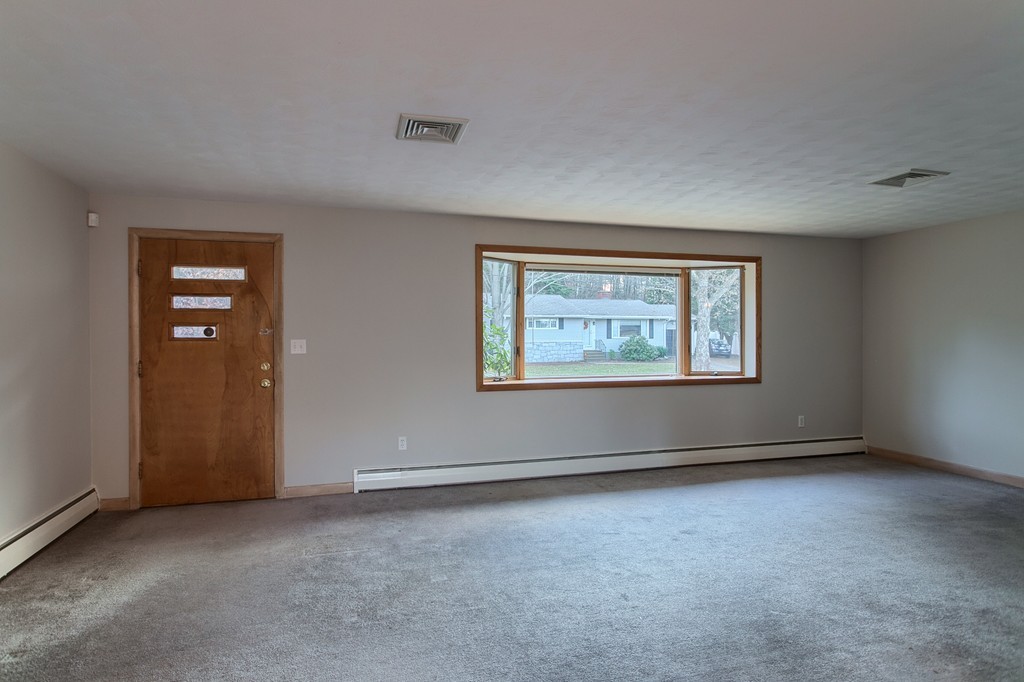 6 Standish Road Lynnfield, MA 01940 - Photo 3 of 26 Gallery Image 3